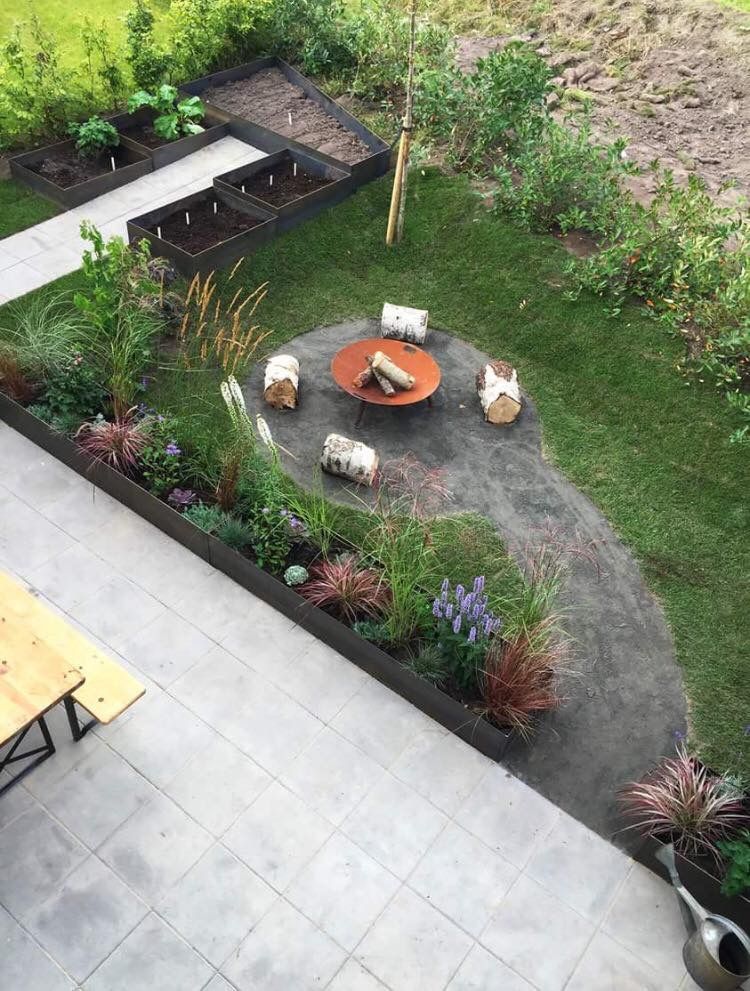 Skab en smuk og personlig have med plantekasser og højbede i rusten jern; corten stål. 